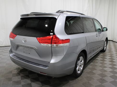 Used 2011 Toyota Sienna LE image 3