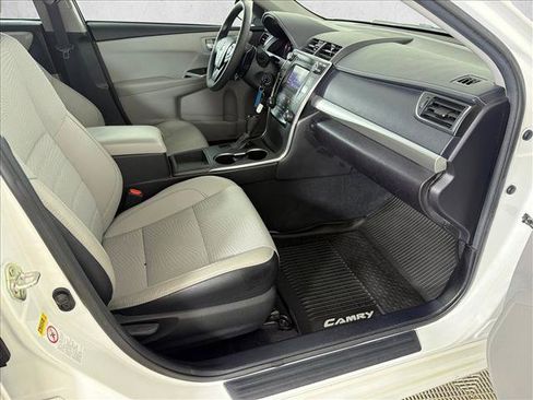 Used 2017 Toyota Camry SE FWD image 13