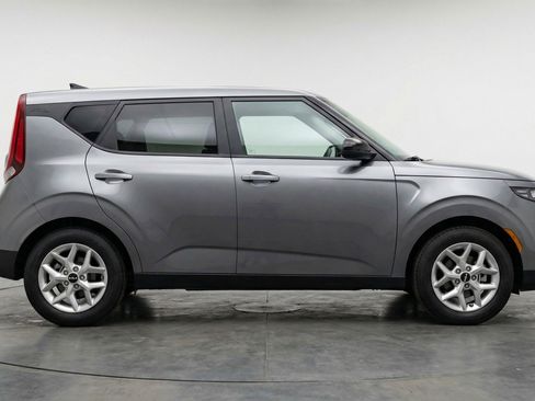 Used 2025 Kia Soul LX w/ LX Technology Package image 11