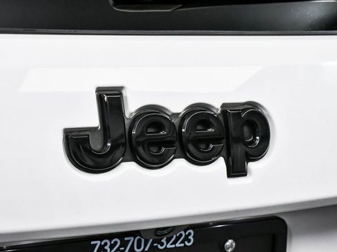 Used 2021 Jeep Grand Cherokee Laredo X image 77
