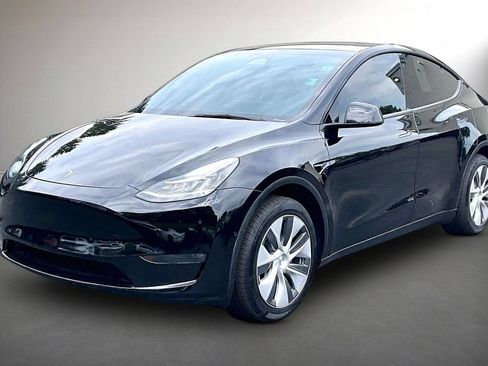 Used 2022 Tesla Model Y Long Range AWD/4WD image 3