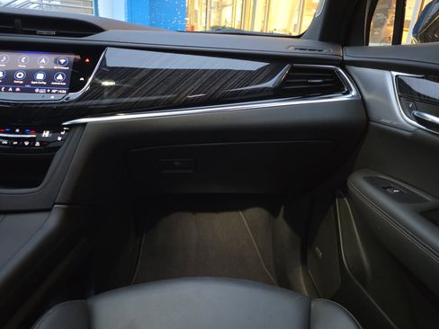 Certified 2025 Cadillac XT6 Premium Luxury image 34