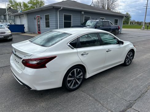 Used 2017 Nissan Altima 2.5 SR FWD image 7
