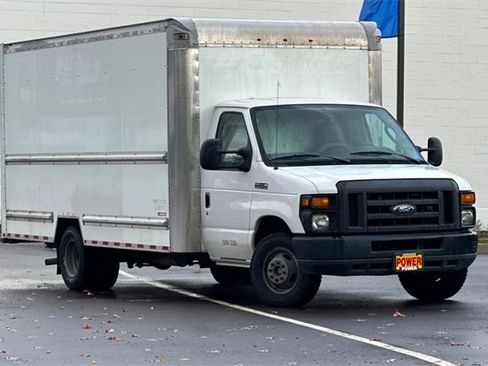 Used 2016 Ford E-350 and Econoline 350 Super Duty image 2