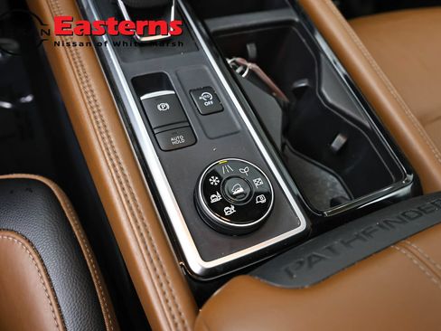 Used 2024 Nissan Pathfinder Platinum w/ Black Appearance Package AWD/4WD image 20