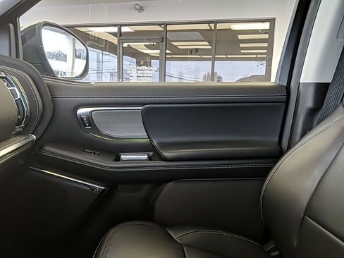 Certified 2025 Ford Expedition Max Platinum image 29