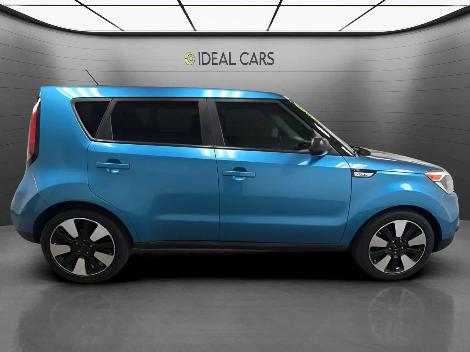 Used 2018 Kia Soul + FWD image 4