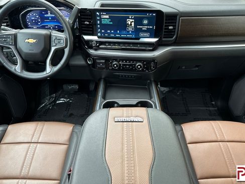 Certified 2025 Chevrolet Silverado 3500 High Country w/ Technology Package image 15