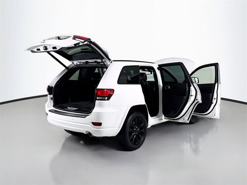 Used 2022 Jeep Grand Cherokee Laredo X image 24