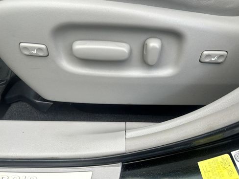 Used 2012 Toyota Highlander Limited image 11