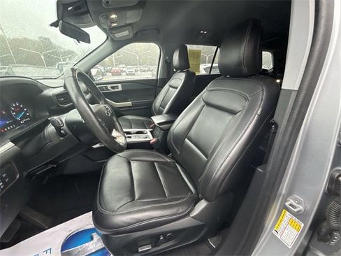 Used 2022 Ford Explorer XLT w/ Equipment Group 202A image 13