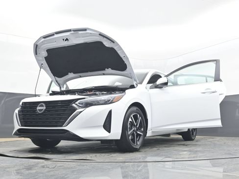Used 2025 Nissan Sentra SV FWD image 39