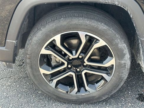 Certified 2022 Jeep Compass Limited image 9