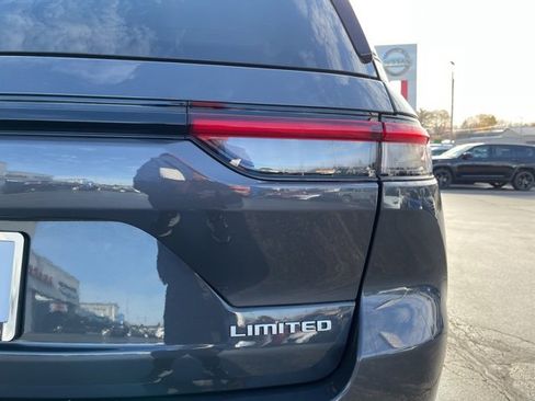 Used 2024 Jeep Grand Cherokee Limited image 10