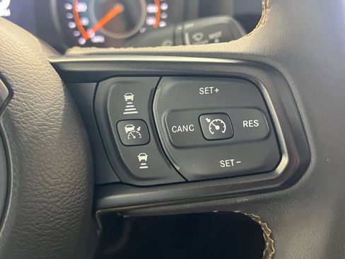 Used 2025 Jeep Gladiator Sport AWD/4WD image 34