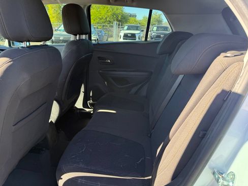 Used 2020 Chevrolet Trax LS FWD image 10