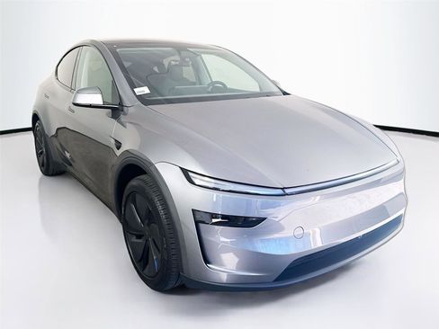 Used 2026 Tesla Model Y Long Range image 31