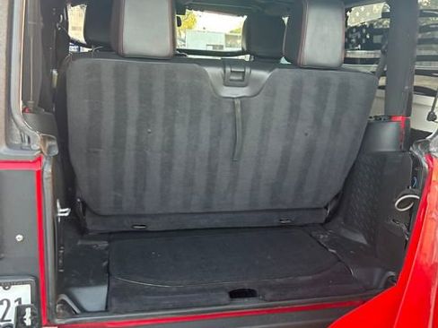 Used 2018 Jeep Wrangler Rubicon w/ Cold Weather Group AWD/4WD image 18