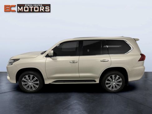 Used 2016 Lexus LX 570 4WD w/ Luxury Package image 5