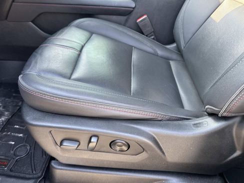 Used 2022 Chevrolet Suburban RST w/ Sport Performance Package image 17