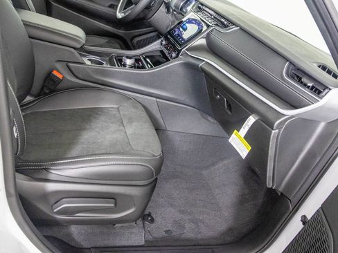 New 2025 Jeep Grand Cherokee L Altitude image 37