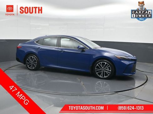 Used 2025 Toyota Camry XLE FWD image 1