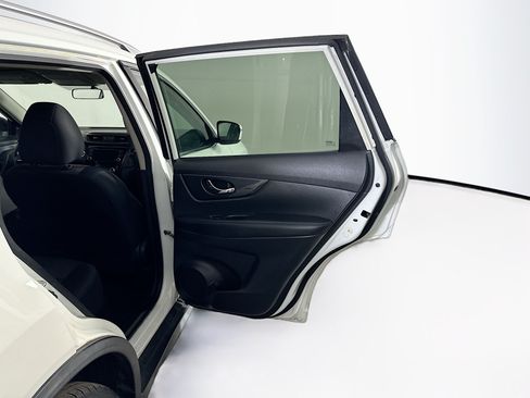 Used 2018 Nissan Rogue SV FWD image 29