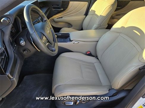 Certified 2021 Lexus LS 500 w/ Accessory Package (Z1) image 11