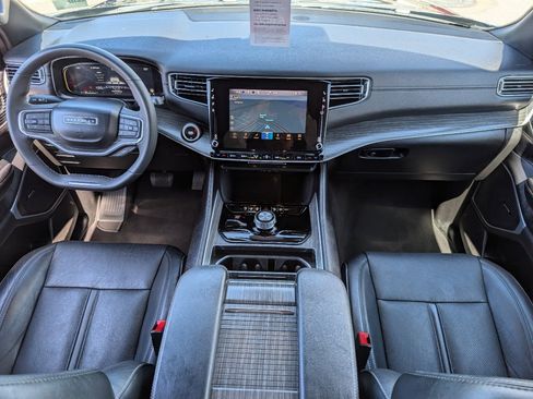 Used 2024 Jeep Wagoneer L Series II w/ Flexible Seating Group AWD/4WD image 4
