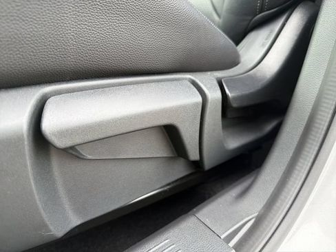 Used 2025 Nissan Rogue S AWD/4WD image 12