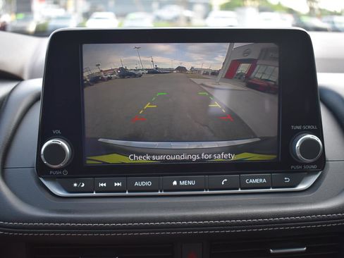 Used 2023 Nissan Rogue SV image 36