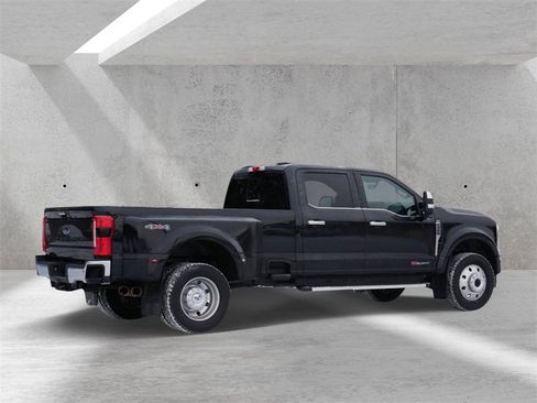 Certified 2023 Ford F450 Lariat w/ Chrome Package image 3