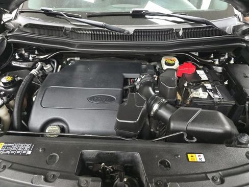 Used 2016 Ford Explorer XLT w/ Equipment Group 202A FWD image 22