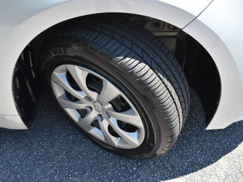Used 2021 Toyota Corolla LE FWD image 40