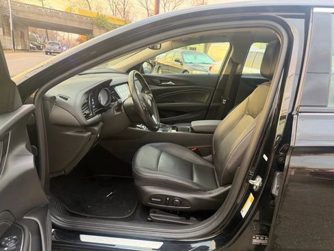 Used 2018 Buick Regal Essence image 24