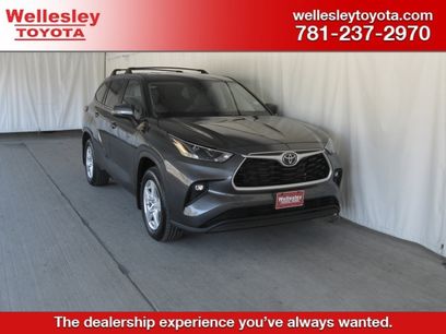 Used 2023 Toyota Highlander LE