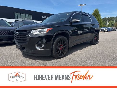 Used 2020 Chevrolet Traverse LT FWD image 1