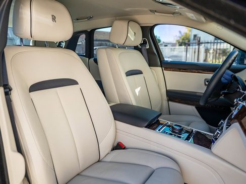Used 2024 Rolls-Royce Ghost image 35