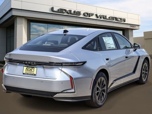 New 2026 Lexus ES 350e FWD image 4