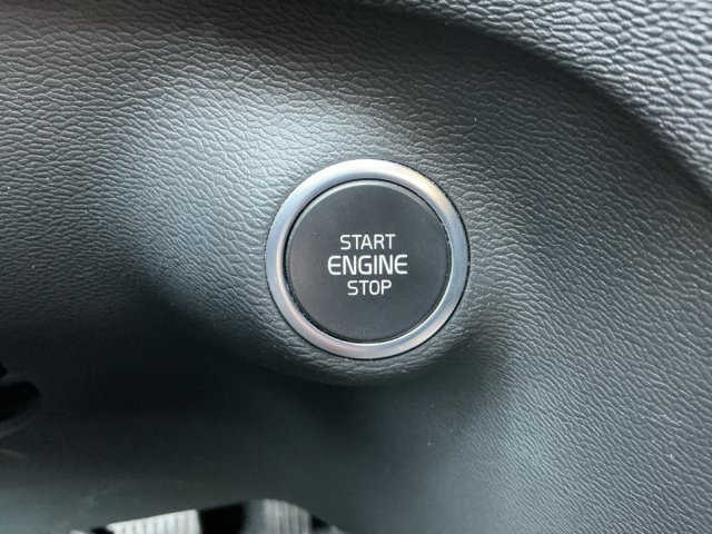 Used 2023 Volvo XC40 B5 Plus AWD/4WD image 28