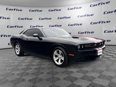 Used 2020 Dodge Challenger SXT RWD image 8