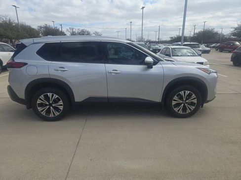 Used 2021 Nissan Rogue SV w/ Premium Package image 5