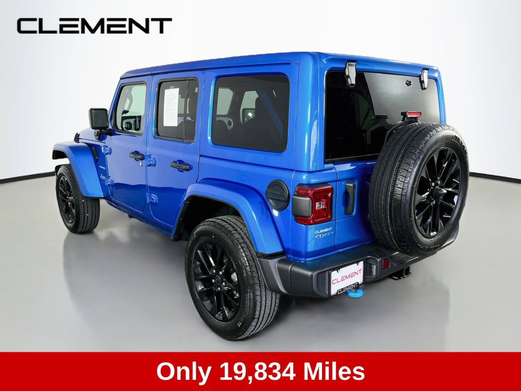 Used 2024 Jeep Wrangler Unlimited Sahara w/ Dual Top Group AWD/4WD image 9