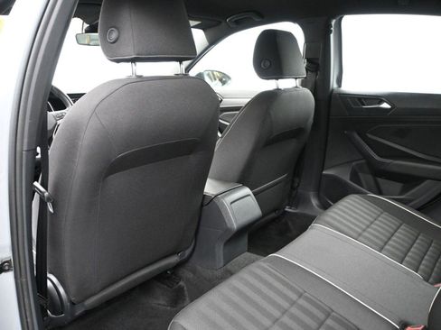 Used 2024 Volkswagen Jetta Sport image 9