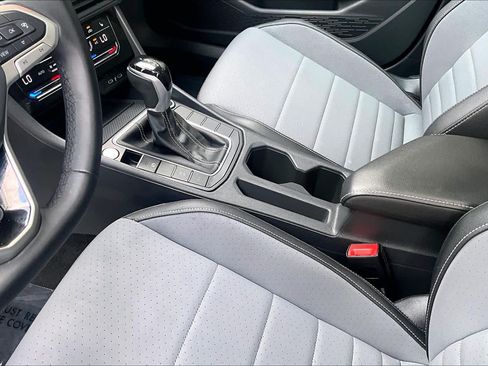 Used 2025 Volkswagen Jetta SE FWD image 17