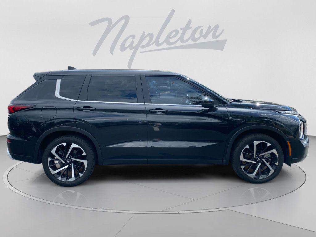 Used 2024 Mitsubishi Outlander SE Black Edition FWD image 7