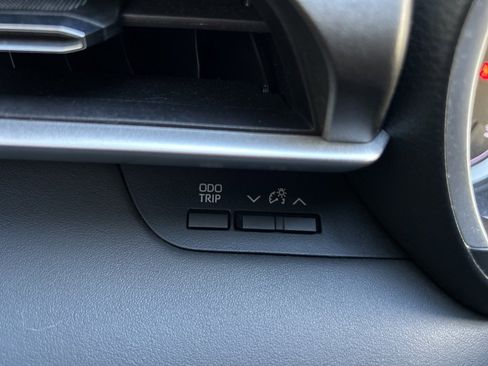 Used 2023 Toyota Highlander XLE image 18