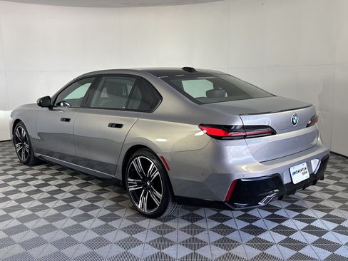 Used 2023 BMW 740i w/ Executive Package RWD image 3