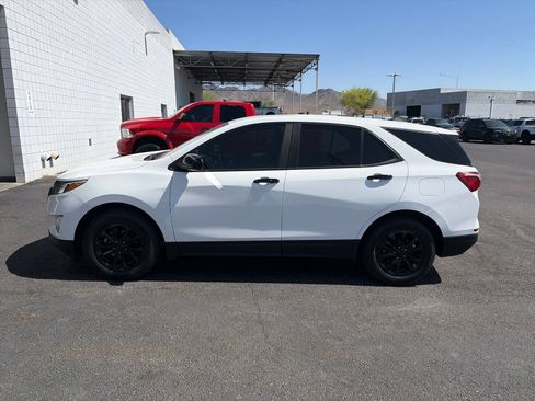 Used 2021 Chevrolet Equinox LS w/ LS Convenience Package FWD image 2
