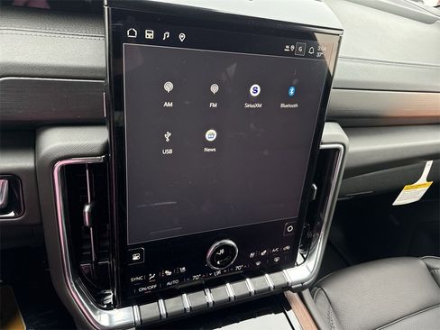 New 2026 GMC Yukon Denali w/ Sun & Power Step Package image 18